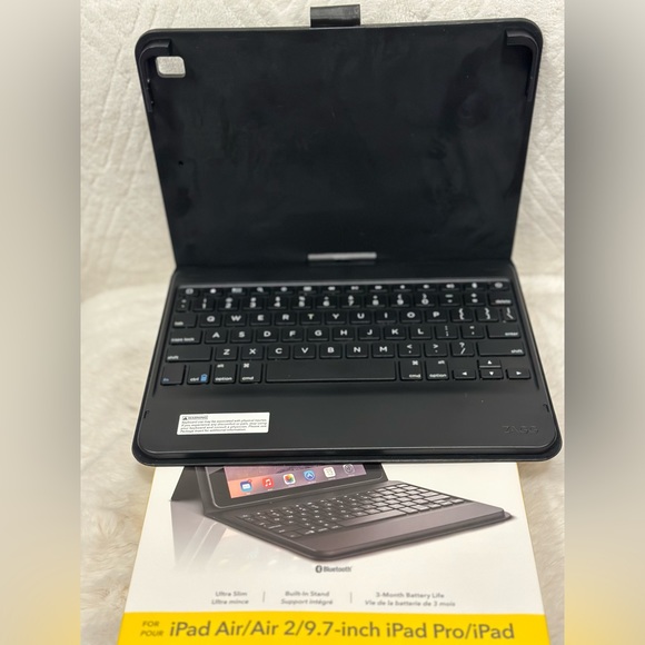 ZAGG tablet keyboard case messenger folio - Picture 4 of 5